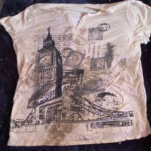 Basic edition t shirt with buttons